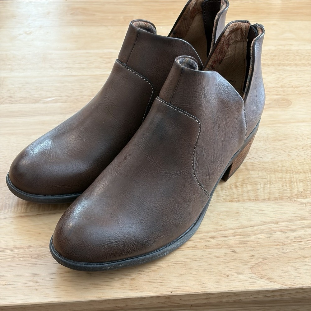 New With Box BOC Lucy Zip-Up ankle Bootie Heeled shoes sz 7 Brown Casual